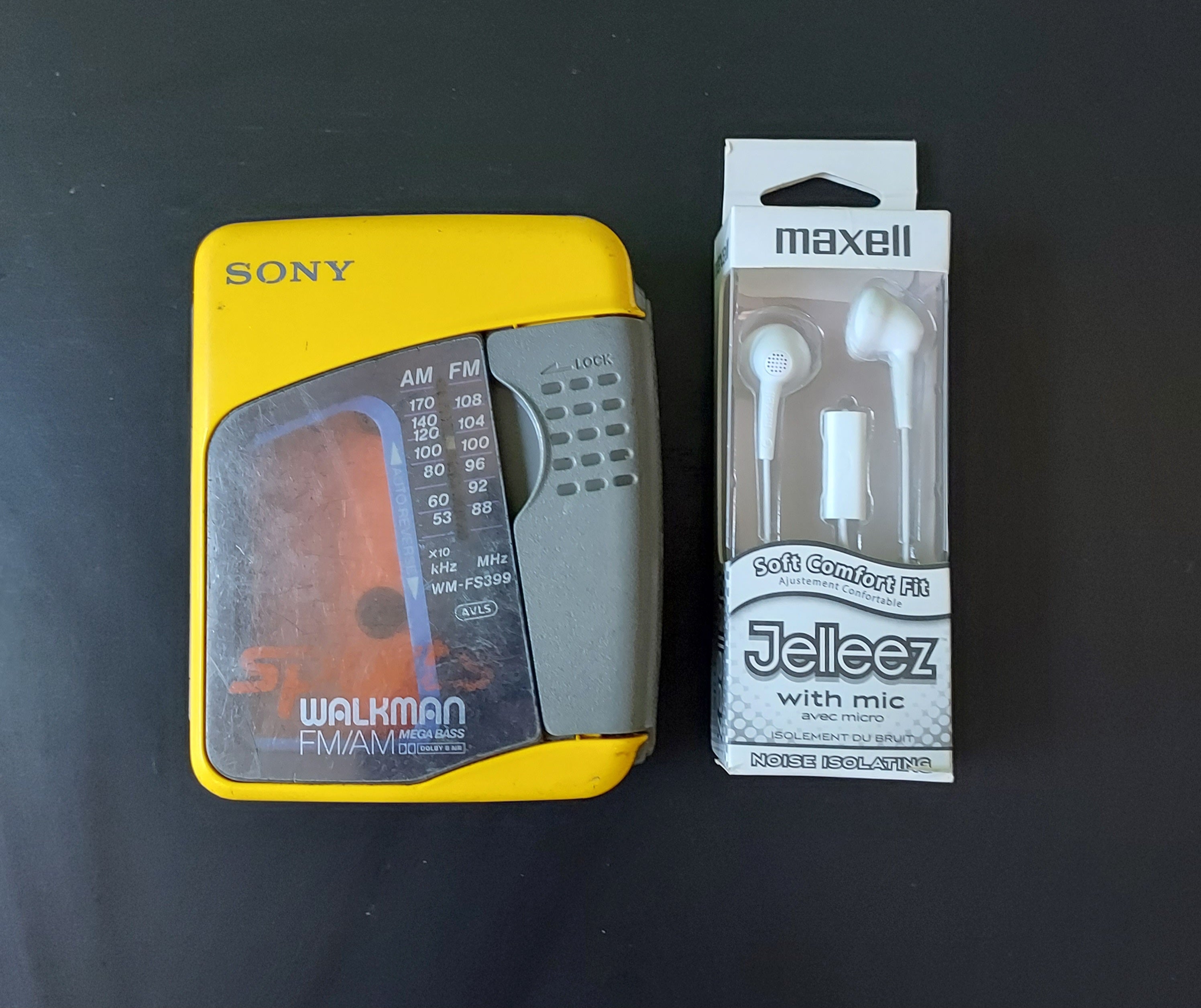 Sony Sports Walkman FM/AM Mega Bass/ Maxell Jellez earbuds bundle